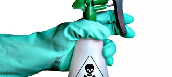Giftiga kemikalier i rengöringsmedel